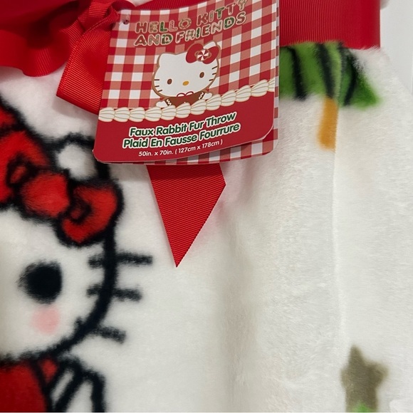 Hello Kitty & Friends Christmas Throw - Picture 2 of 5